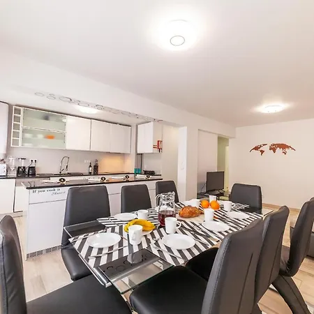 Pensjonat M - Darkin & Phomas Guesthouse *