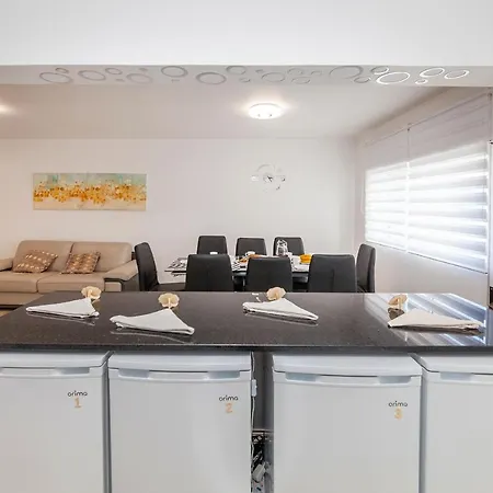 M - Darkin & Phomas Guesthouse Pensjonat *